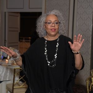 Meet your Posher, Sandra